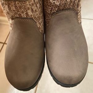 Girls Nicole Miller brown boots size 2